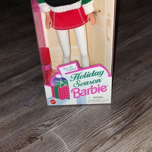Vintage 1996 Holiday Season Special Edition Barbie NIB - Picture 2 of 7